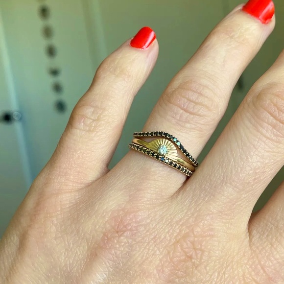 Marrow Fine 14k Gold and black diamond simple wave band - Picture 4 of 15